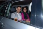 Aamir Khan, Kiran Rao snapped on occasion of their anniversary in Bandra on 28th Dec 2010 (3).JPG